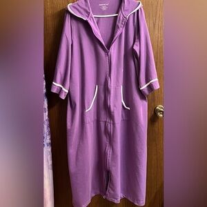 Dreams & Co Purple Hooded Zip-Up Robe Women’s size 1x